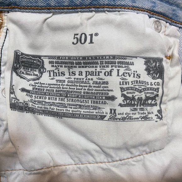 Levi's 501 Original High Waisted Shorts - Picture 5 of 5